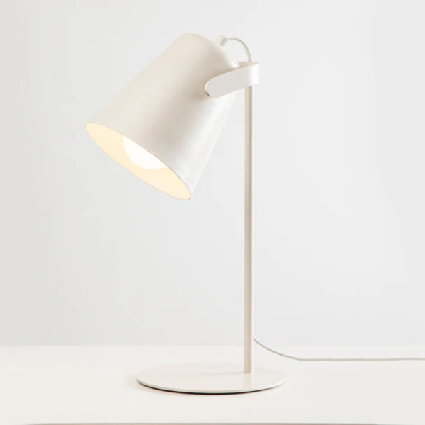 Lámpara de Mesa Blanco Tiza. Dimensiones: ancho 15cm x alto 34cm